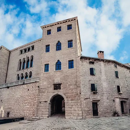 Luxury Town House Corto Bechera * Bale